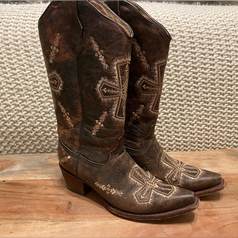 Circle G cowboy boots with crosses